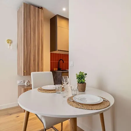 Chic Neuf Batignolles * Parijs