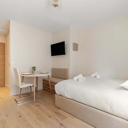 Appartement Chic Neuf Batignolles Parijs
