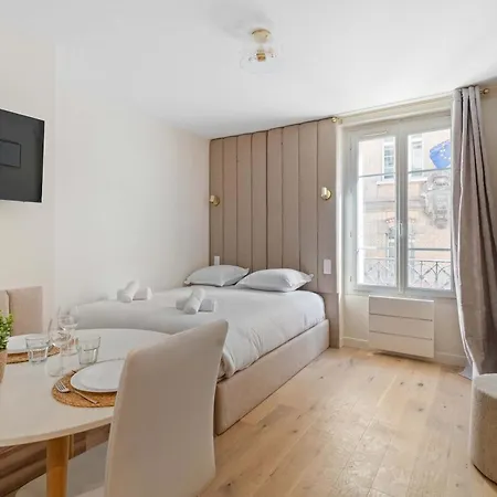 Chic Neuf Batignolles Paris