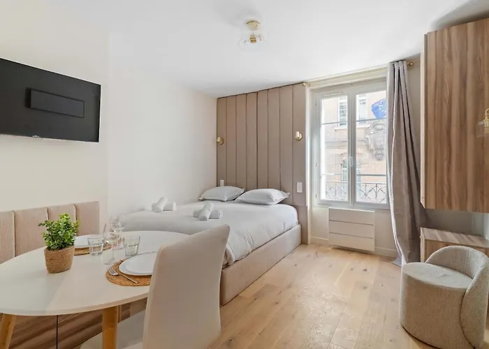 Chic Neuf Batignolles Paris